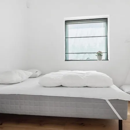 4 Bedroom Lovely In Vaeggerlose * Bøtø By