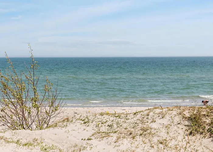 4 Bedroom Lovely In Væggerløse Feriehus